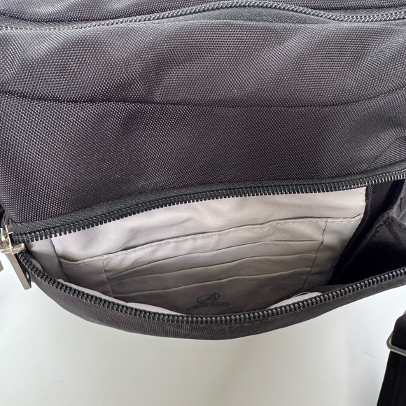 Travelon Anti-Theft Messenger bag medium black - Picture 3 of 14